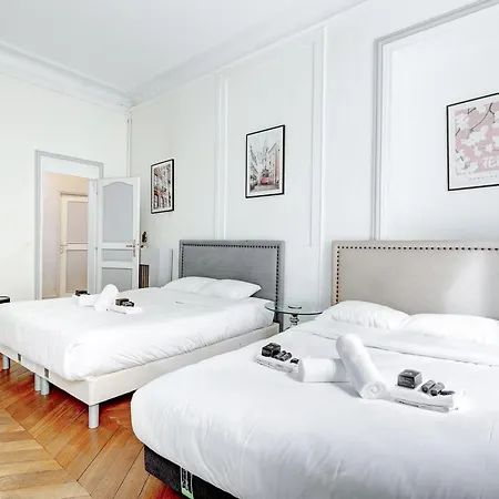 Prestige Parisien Avenue Des Champs-elysees