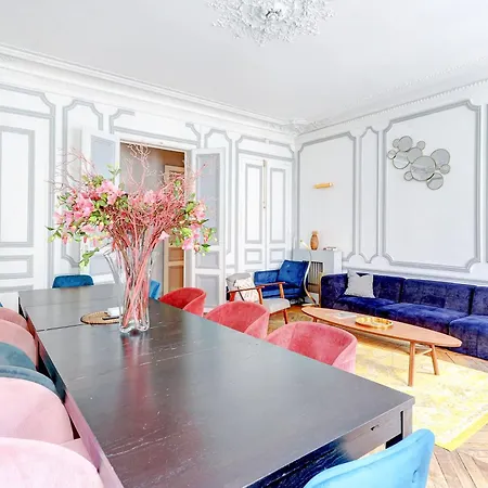 Prestige Parisien Avenue Des Champs-elysees